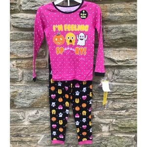 Halloween emoji pijama set (glow in the dark!)